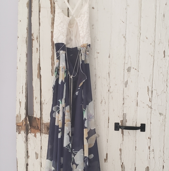 Bundle of 16 Dresses - Picture 9 of 16